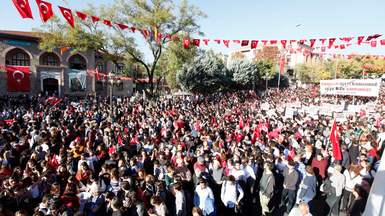 Z Kuşağı safsatasına, yozlaşmaya, ahlaki çürümeye, uyuşturucuya ve çocuklara LGBT propagandasına Türk Gençliği meydan okuyor