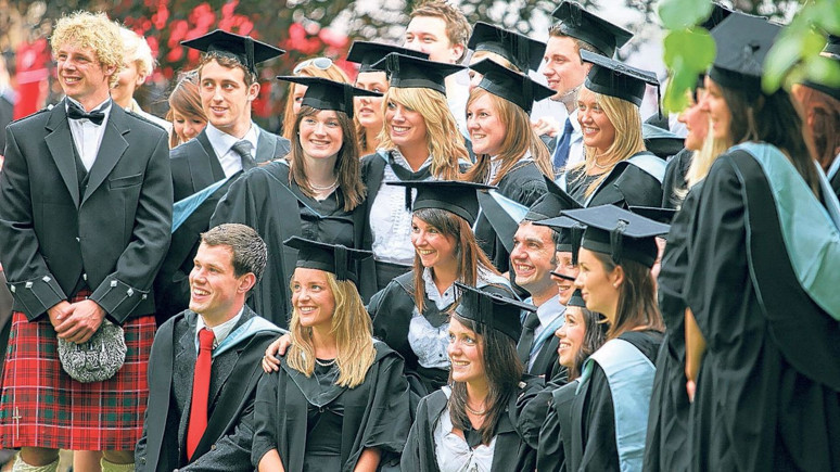 O ülkede bir üniversite öğrencilere okulu bırakma tavsiyesinde bulundu