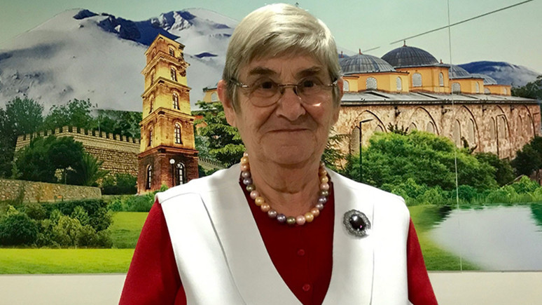 Canan Karatay çiçeklerini bile onunla besliyor!  İşte o besin