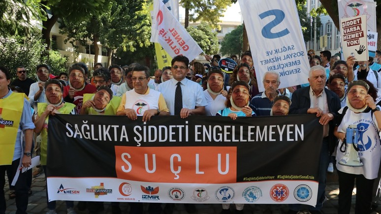 Sağlıkta şiddete maskeli protesto