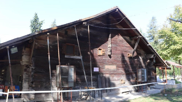 Çökme tehlikesi bulunan 850 yıllık ahşap cami restore edilecek