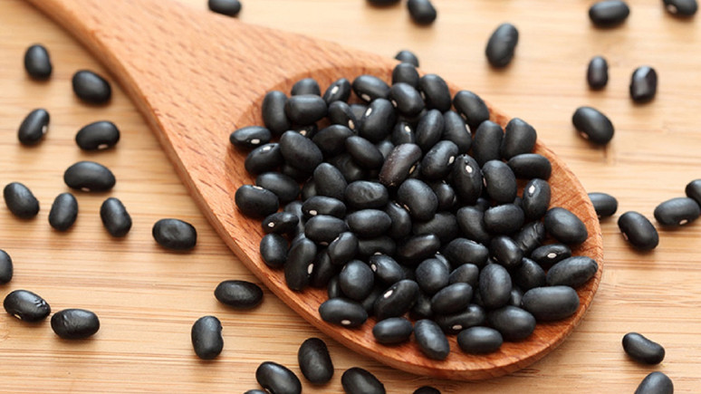 100 yaşına kadar yaşamak mümkün! İşte ömrü uzatan besinler...