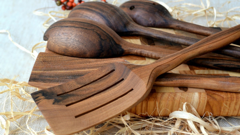 Ev hanımları biliyordu ama saklıyordu! Meğer tahta kaşıkları tertemiz yapmak bu kadar kolaymış