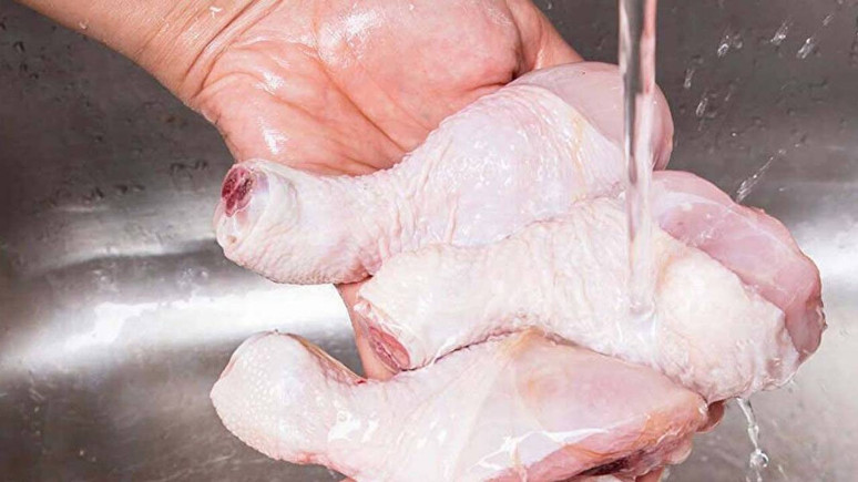 Tavuğu böyleyken sakın yıkamayın! Tehlikeli hastalıklara yol açıyor