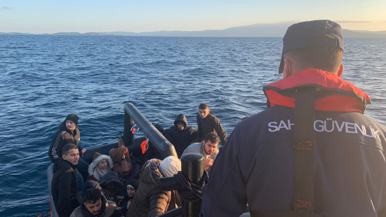 İzmir açıklarında 43 düzensiz göçmen kurtarıldı