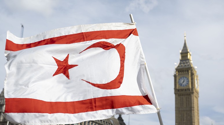 KKTC'li Türklerden Londra'da protesto