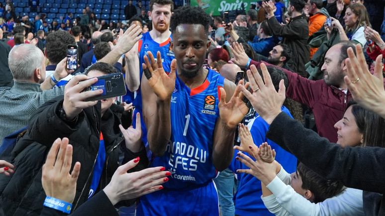 Anadolu Efes Olympiakos'u mağlup etti