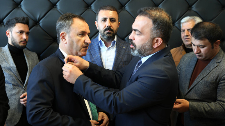 CHP'de seçime 3 gün kala şok! O şehirde CHP'li başkan adayı AK Parti'ye katıldı...