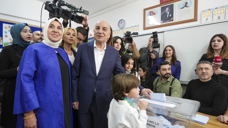 Cumhur İttifakı Ankara Büyükşehir Belediye Başkan adayı Turgut Altınok oyunu kullandı