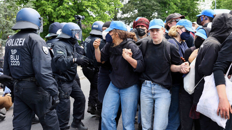 Almanya'daki TESLA fabrikasında kriz: 800 protestocu fabrikayı basacaktı...