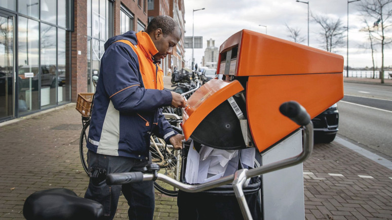 Hollanda’da posta hizmetleri zararda: Pula zam geldi