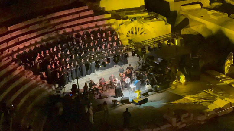 Konuralp Antik Kenti'nde şarkılar geceyi aydınlattı