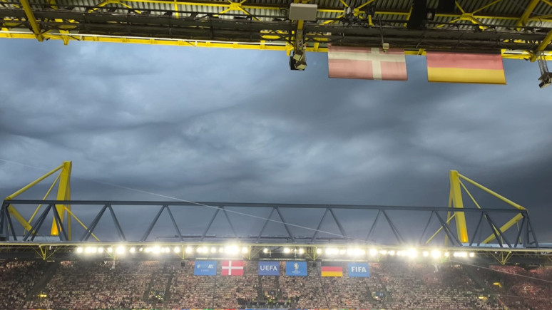 EURO 2024'e yağmur engeli! Maç yarıda kaldı