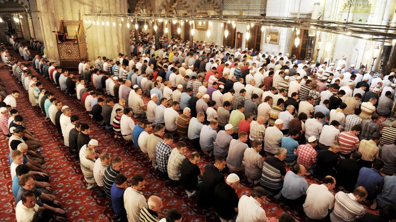 Vefat eden bir kişinin cenaze namazı birden fazla kez kılınabilir mi?