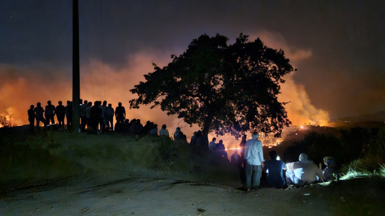 İzmir ve Manisa'daki orman yangınları devam ediyor! İzmir alarmda! Karşıyaka'da yerleşim yerleri boşaltılıyor