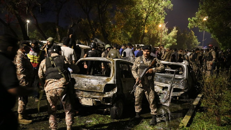 Pakistan havalimanında patlama! Hedefte Çin vatandaşları mı vardı?