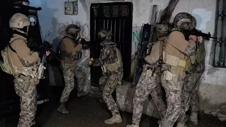 İnterpol'ün Kırmızı Bülteniyle aranıyorlardı! KUYU-36 operasyonunda 157 şüpheli yakalandı!