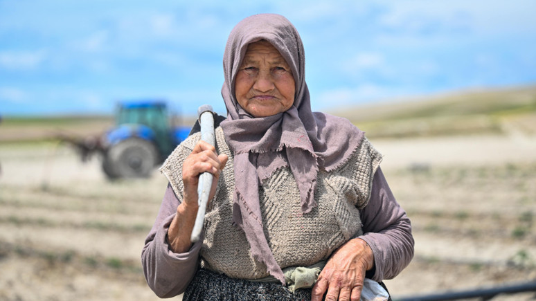 Kadın çiftçiler primini ödeyemiyor
