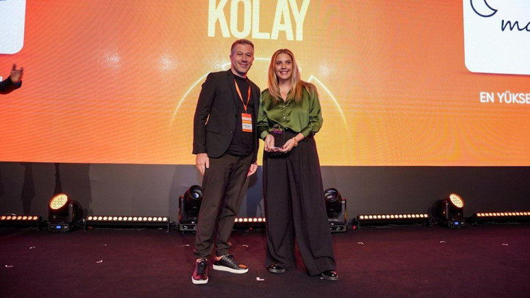 Hepsiburada 1.500 iş ortağıyla buluştu! Ünlü oyuncu Eda Ece yeni girişimi ile ödül aldı