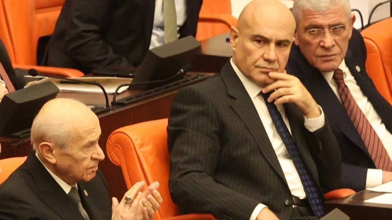 DEM'i alkışlayan Bahçeli'ye İYİ Parti'den tepki: 'Adam boşluğa bakıyor'