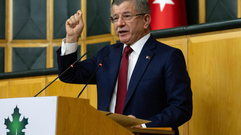 Ahmet Davutoğlu: AK Parti'den hiç kopmadım