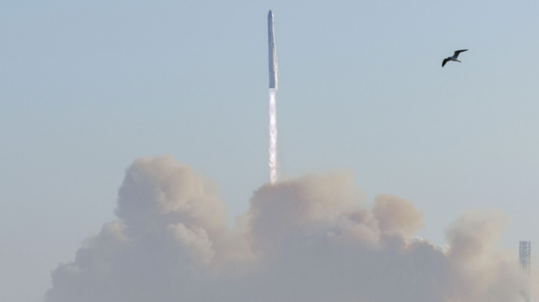 SpaceX’in Starship roketi fırlatıldıktan 8 dakika sonra parçalandı