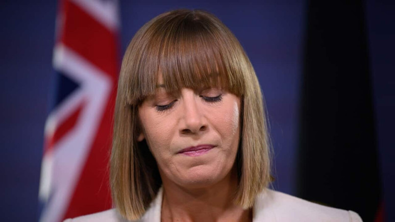 Öğle yemeği için resmi araçla 446 kilometre yol giden Avustralyalı bakan istifa etti