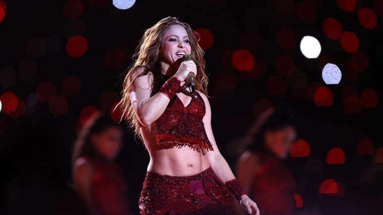 Shakira 7 yıl sonra sahnelere döndü!