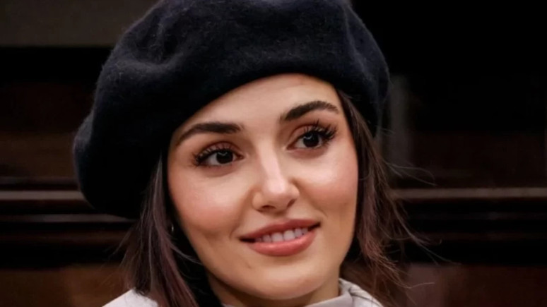 Hande Erçel'in yeni projesinin ayrıntıları ortaya çıktı! Kızılcık Şerbeti'ndeki isim yönetmen koltuğunda oturacak