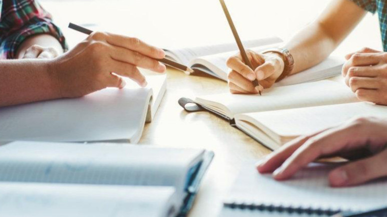 ‘Öğretmenlerin emeği gasp ediliyor’