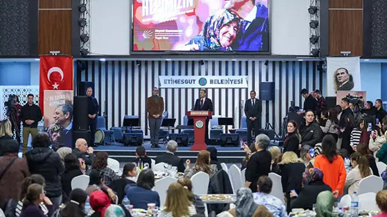 CHP Lideri Özel iftar programında konuştu: Siyaseti çok sert yapmamak lazım