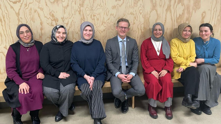 Norveç milletvekilinden FETÖ’ye destek ziyareti