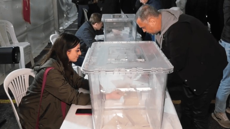 CHP'deki ön seçim için iki ayrı sandık kuruldu