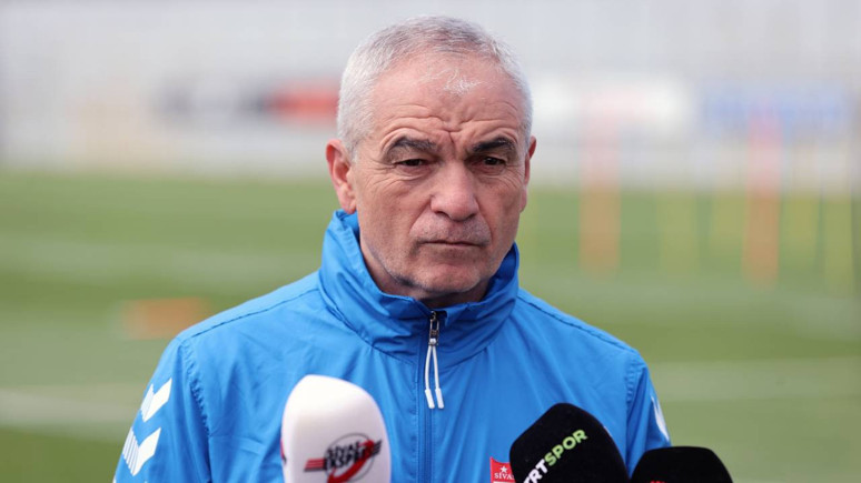 Sivasspor Teknik Direktörü Rıza Çalımbay, Fenerbahçe'yi gözüne kestirdi! Tecrübeli hocadan maçla ilgili açıklama