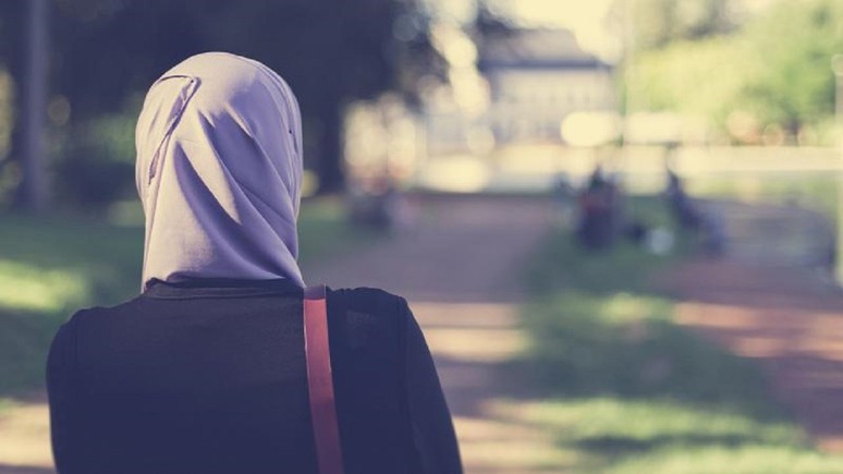 KKTC'deki liselerde başörtüsü kararı: Okullara genelge gönderdi!