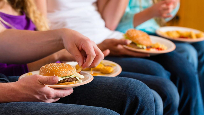 Hazır yemek tüketenler dikkat! O hastalıklara davetiye çıkarıyor...