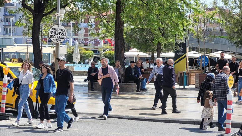 Aydın'da havalar ısındı! Sıcaklık bakın kaç dereceyi gördü