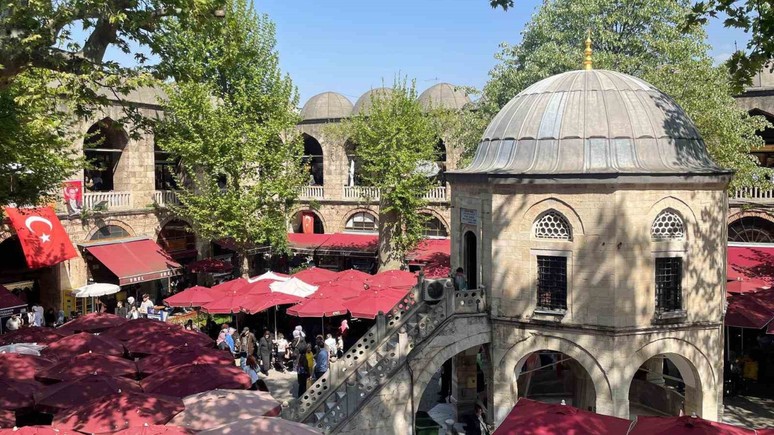 Bursa’nın tarihi çarşılarında yoğunluk