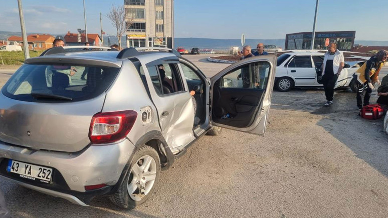 Kütahya'da trafik kazası! Çok sayıda yaralı var