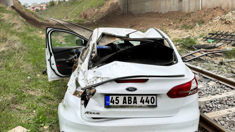 Batman'da otomobil köprüden düştü: 3 yaralı