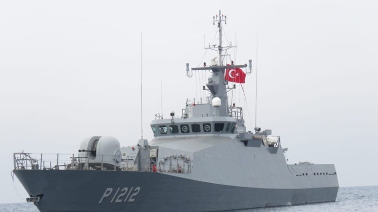 Türk savaş gemileri KKTC'de!