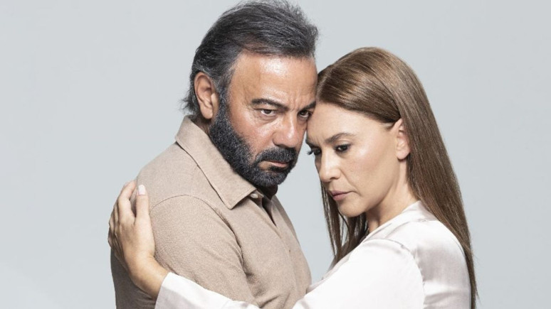 Kerem Alışık ve Evrim Alasya’dan özel buluşma! Annesiyle ilk kez tanıştı