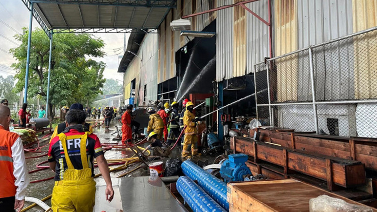 Kağıt fabrikasında yangın: 8 kişi hayatını kaybetti
