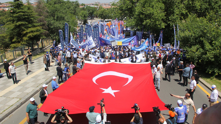 TÜRK-İŞ’ten örnek tavır! Emek ve Vatan mücadelesi kol kola