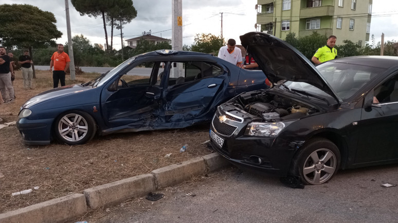 Samsun'da iki otomobil çarpıştı: 8 yaralı