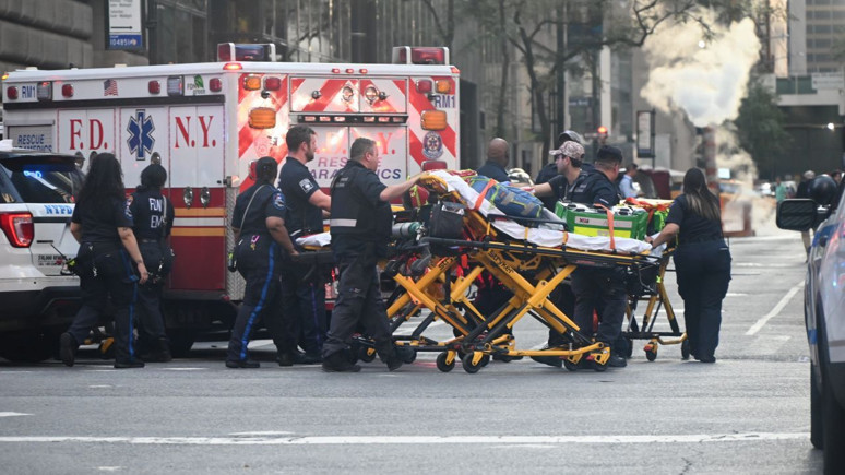 Gökdelene M4 tüfeğiyle giren saldırgan barikat kurdu: New York’ta yalnız kurt saldırısı, biri polis beş kişi öldü