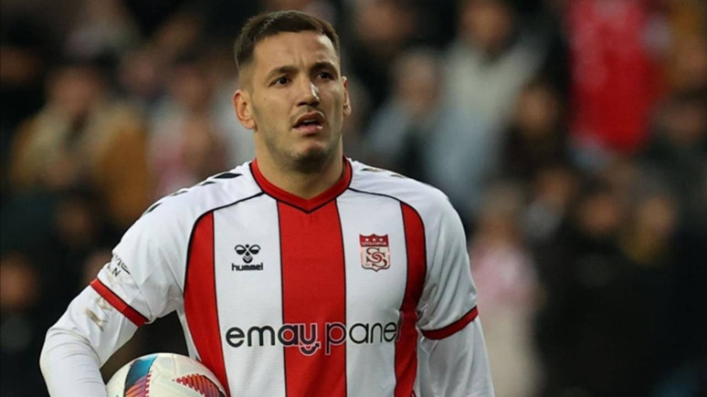 Rey Manaj, Sivasspor'dan ayrıldı