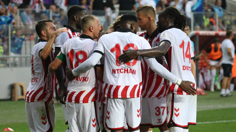 Samsunspor, Gençlerbirliği'ni mağlup etti! Kırmızı-beyazlılardan 2-1'lik galibiyet