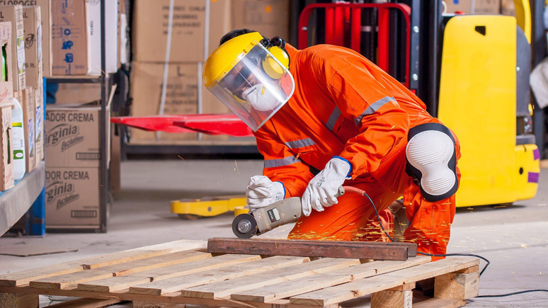 Kamudaki teknik personel koruyucu giyim yardımı istiyor