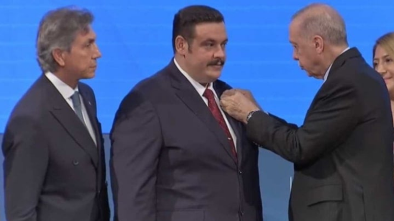 AK Parti'ye geçen başkana, Erdoğan'dan soğuk duş! O sözleri duyunca dondu kaldı